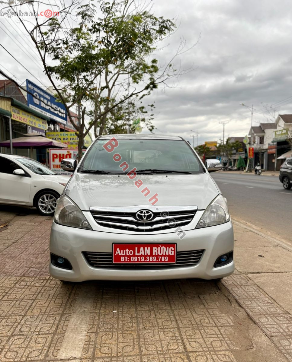 Toyota Innova V