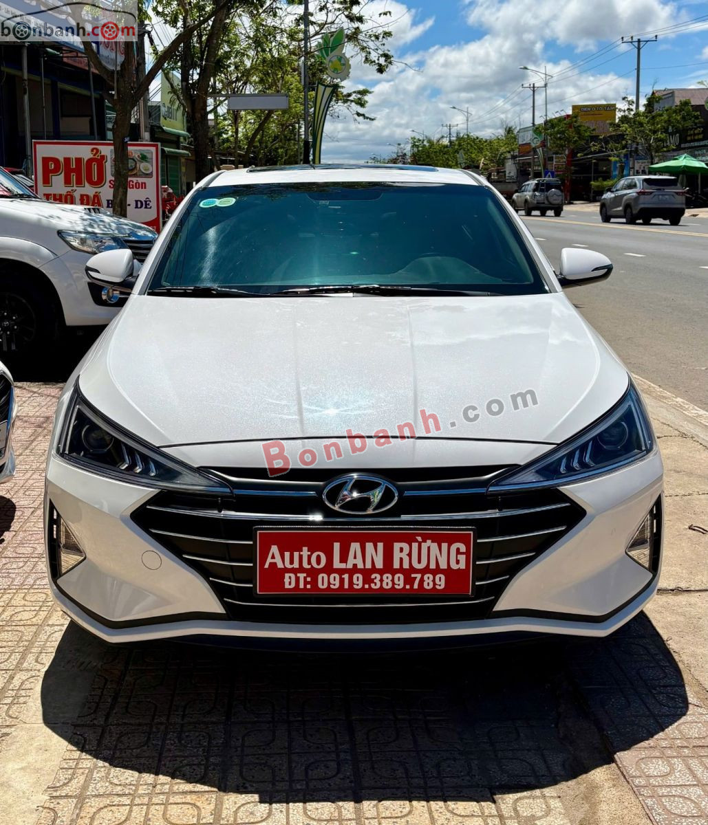 Hyundai Elantra 1.6 AT