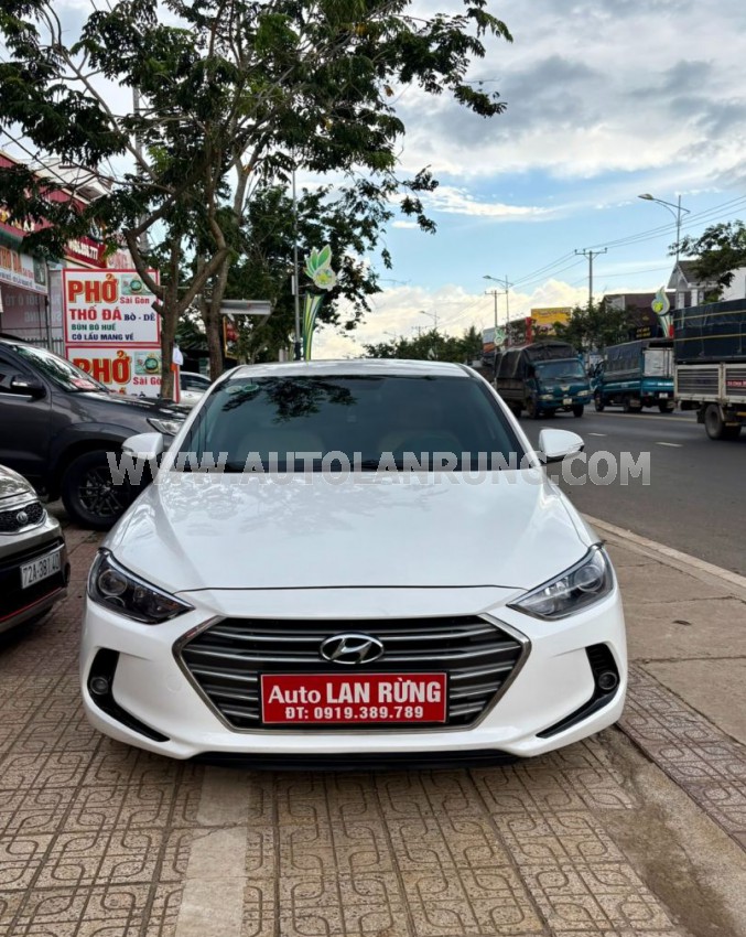 Hyundai Elantra 1.6 MT