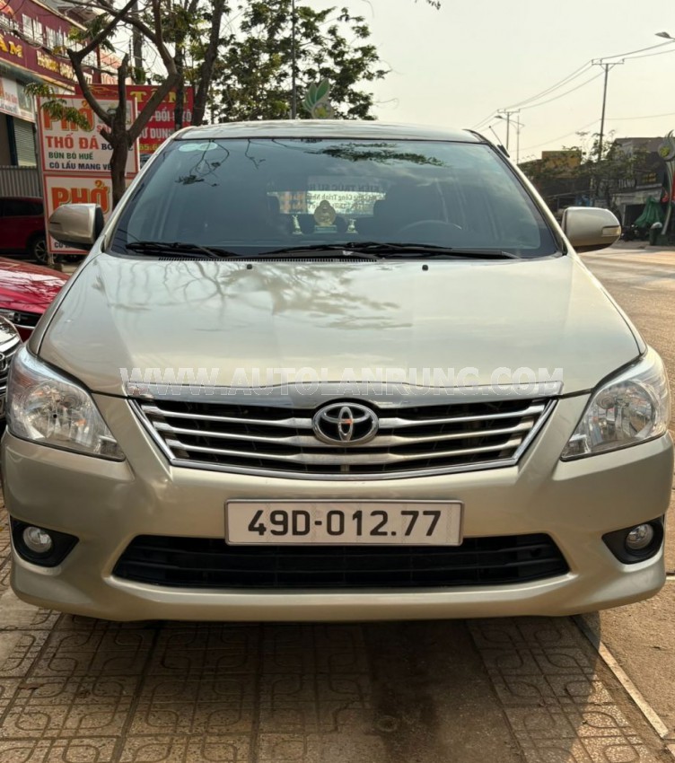 Toyota Innova J