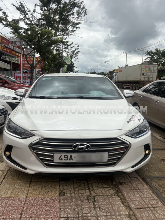 Hyundai Elantra 1.6 MT