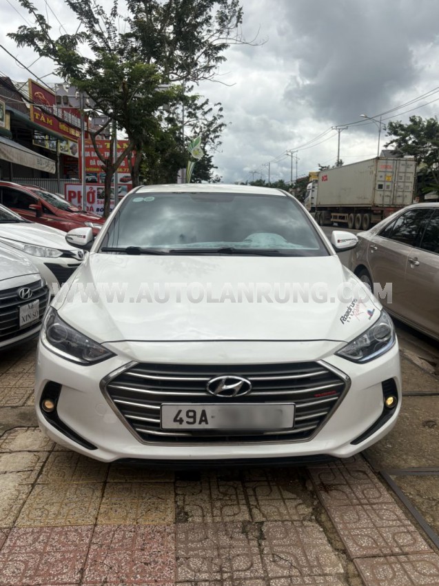 Hyundai Elantra 1.6 MT